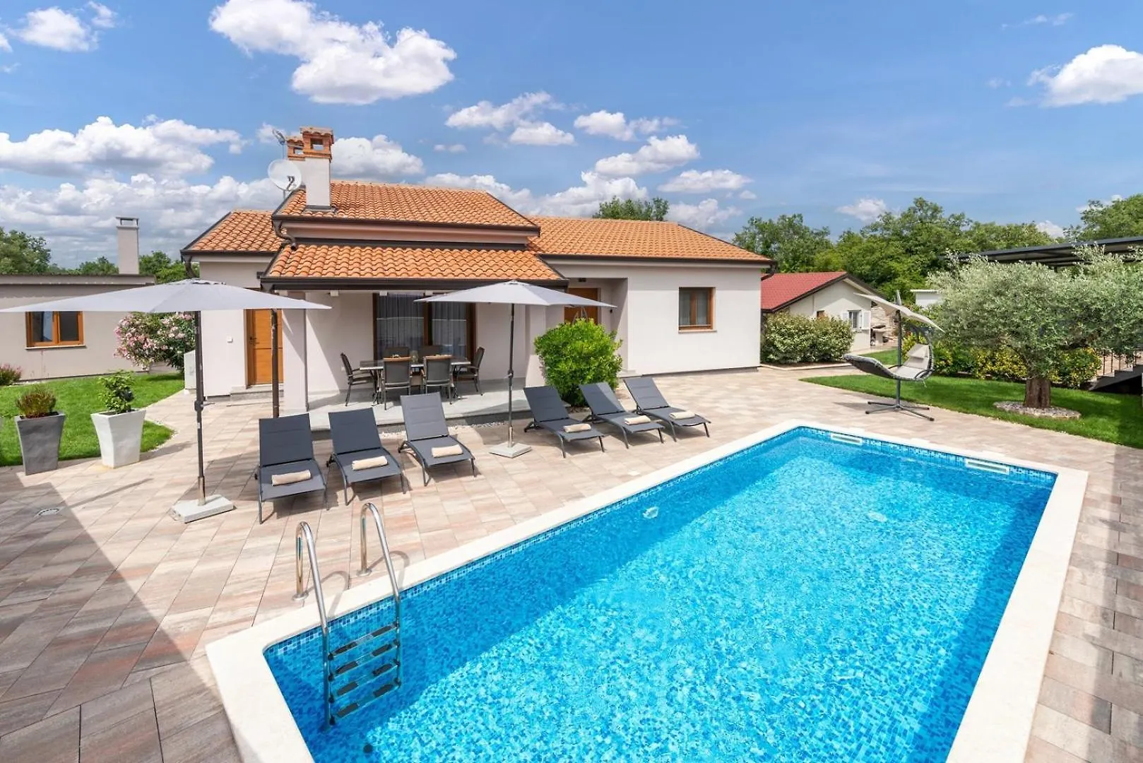 Villa Ajlin With Private Pool Sveti Lovreč Pazenatički