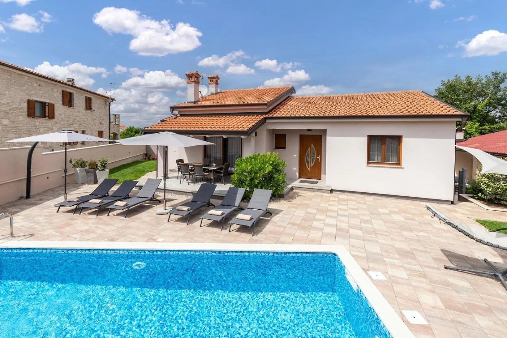 Villa Ajlin With Private Pool Sveti Lovreč Pazenatički Kroatien