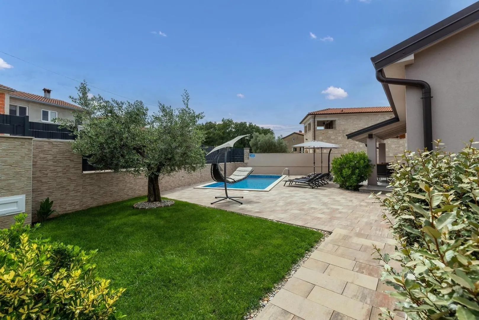 Villa Ajlin With Private Pool Sveti Lovreč Pazenatički