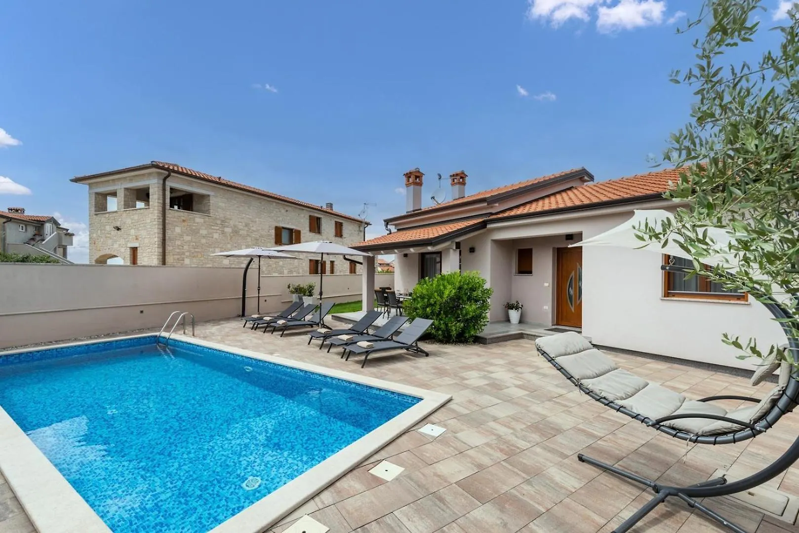 Villa Ajlin With Private Pool Sveti Lovreč Pazenatički Kroatien